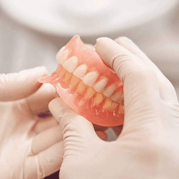 Próteses dentárias — tratamento odontológico na Base Odontologia